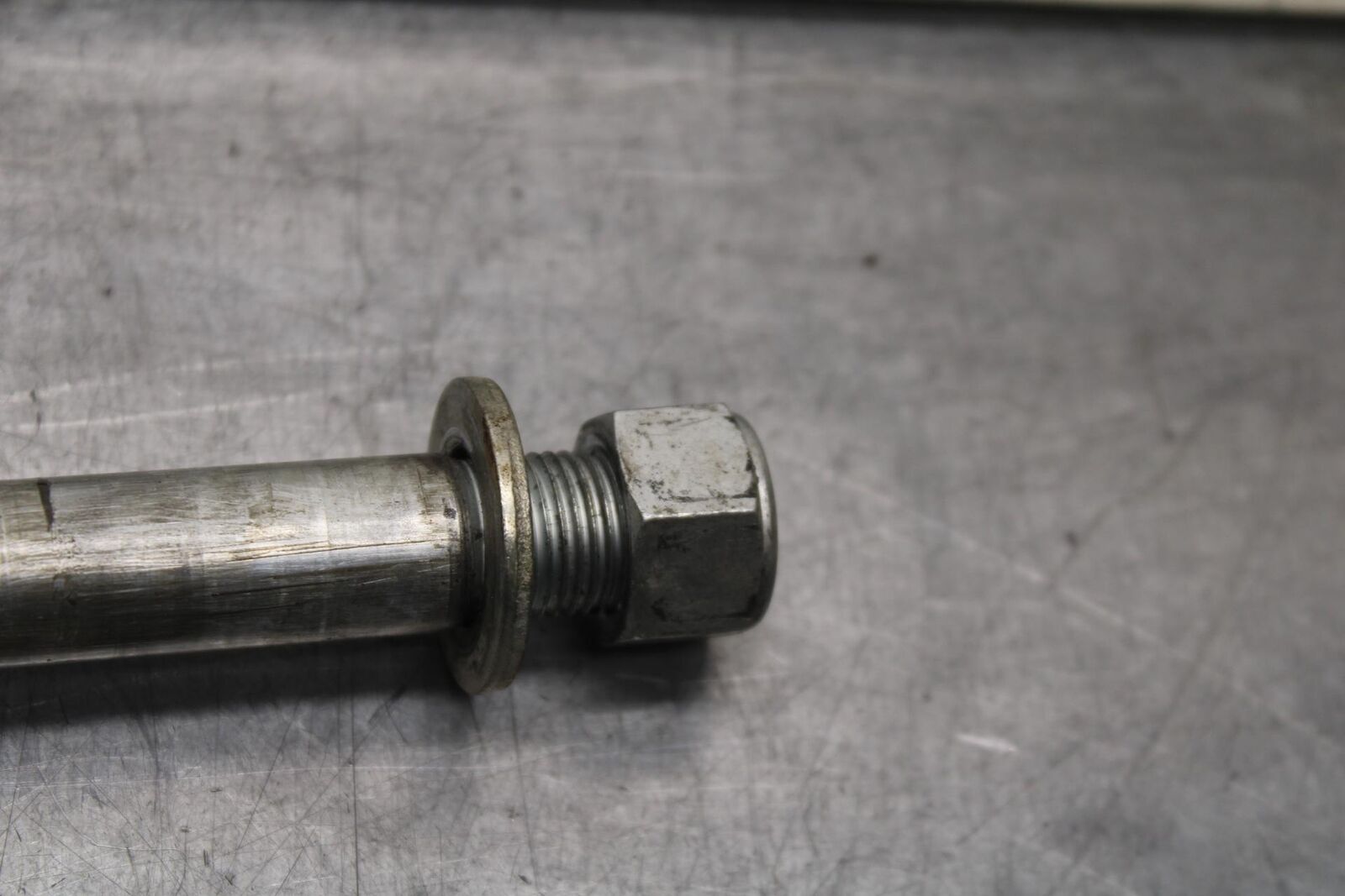 2013 Suzuki Boulevard C50T REAR AXLE BACK WHEELBOLT AXEL 64711-48G00 BB625