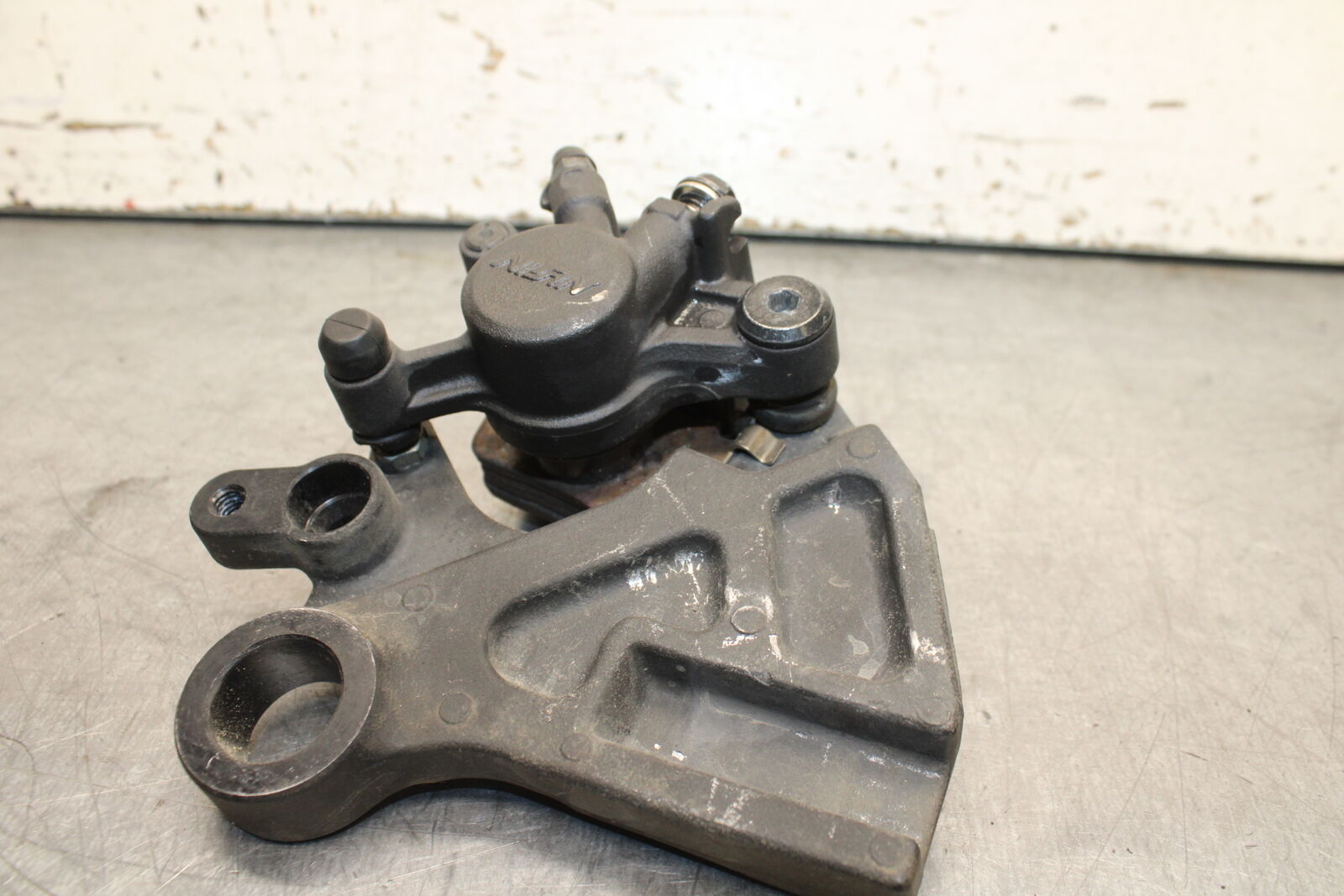 13-17 KAWASAKI NINJA ZX6R ZX636E REAR BACK BRAKE CALIPER W MOUNT BRACKET BB735