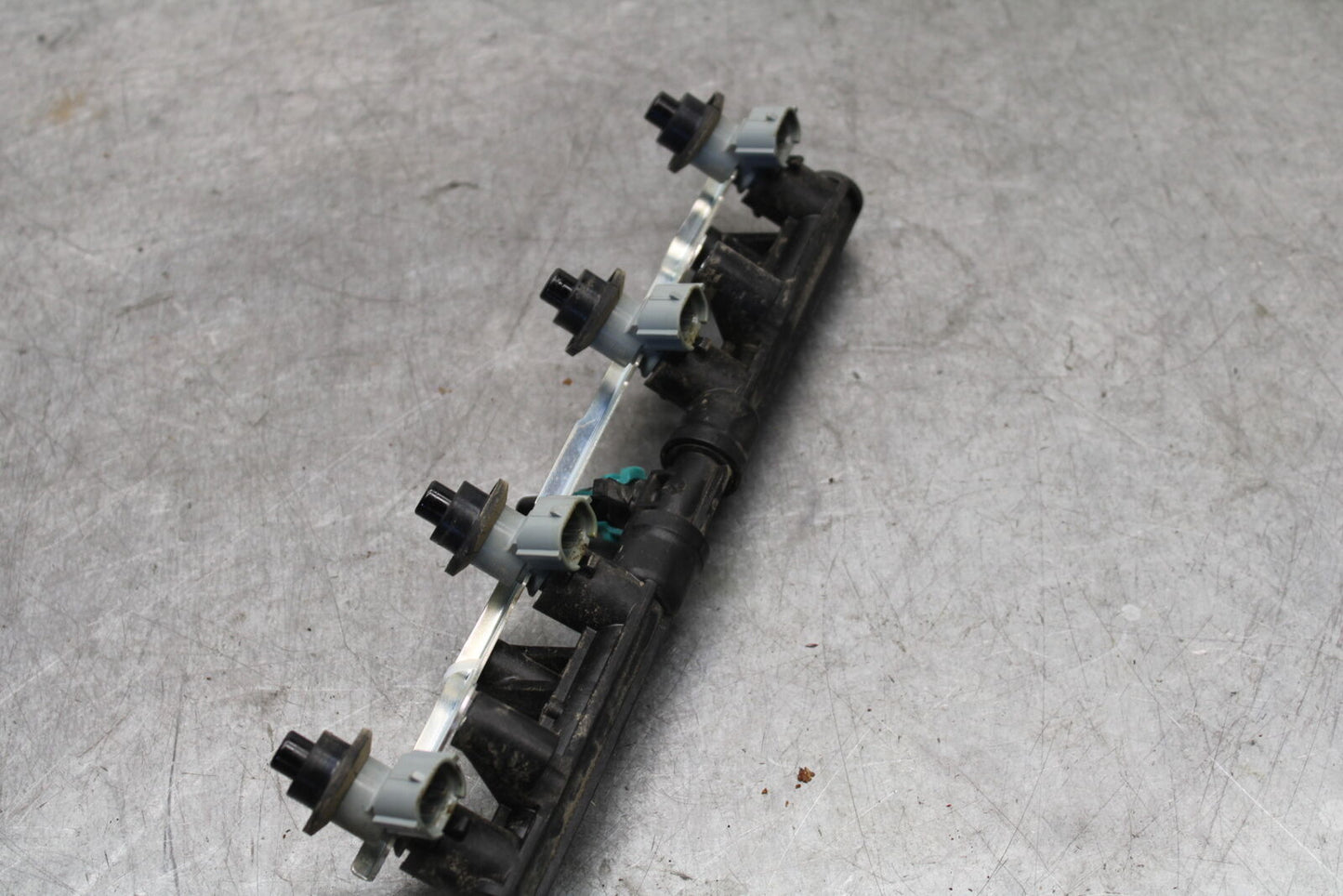 07-12 HONDA CBR600RR SECONDARY FUEL INJECTORS TOP AIRBOX 16450-MFJ-D01 BB672