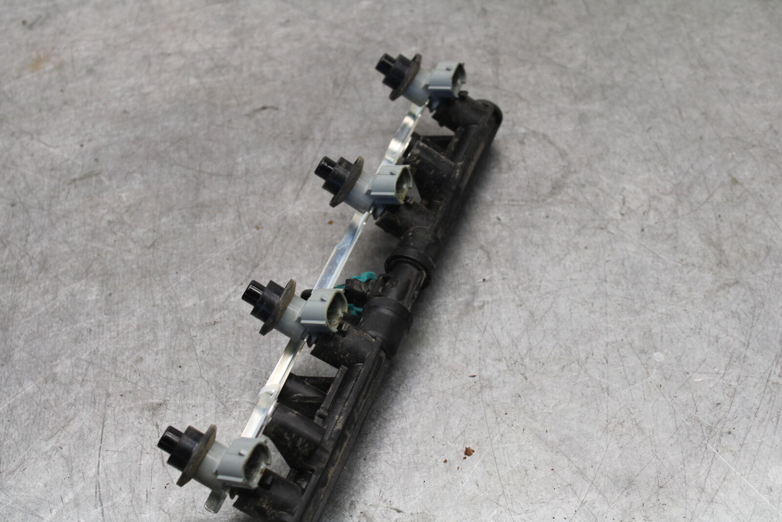 07-12 HONDA CBR600RR SECONDARY FUEL INJECTORS TOP AIRBOX 16450-MFJ-D01 BB672