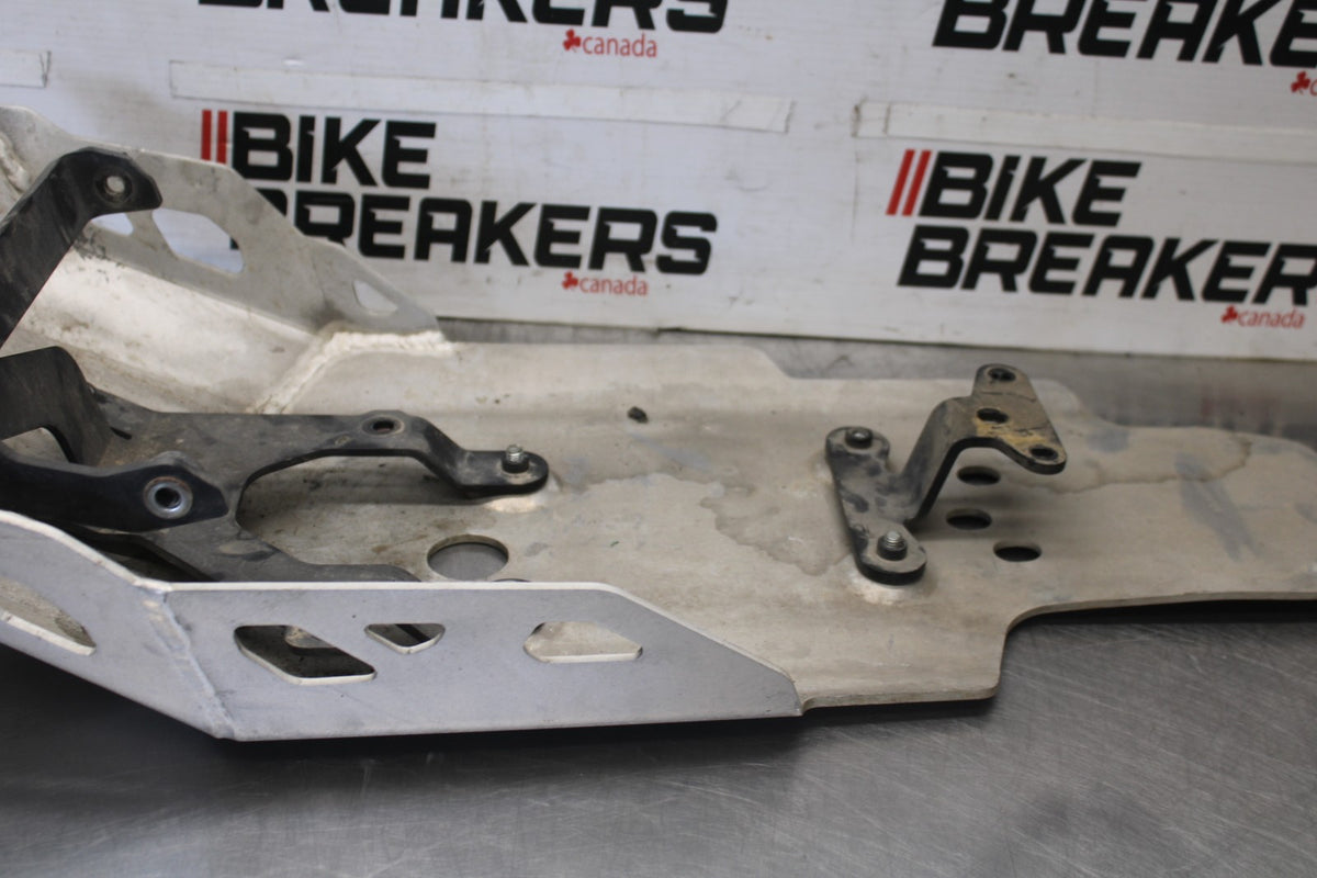 19 BMW F750GS SKID PLATE TRAY LOWER ENGINE FRAME GUARD BB938