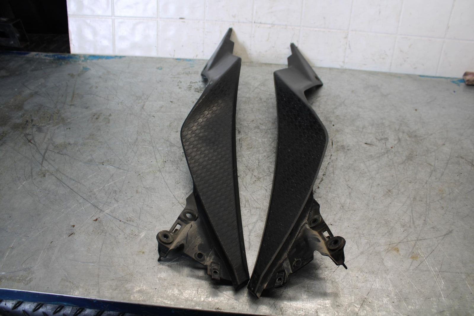 13-17 KAWASAKI NINJA 300 RIGHT LEFT GAS FUEL TANK PANELS COVERS TRIM SET BB429 