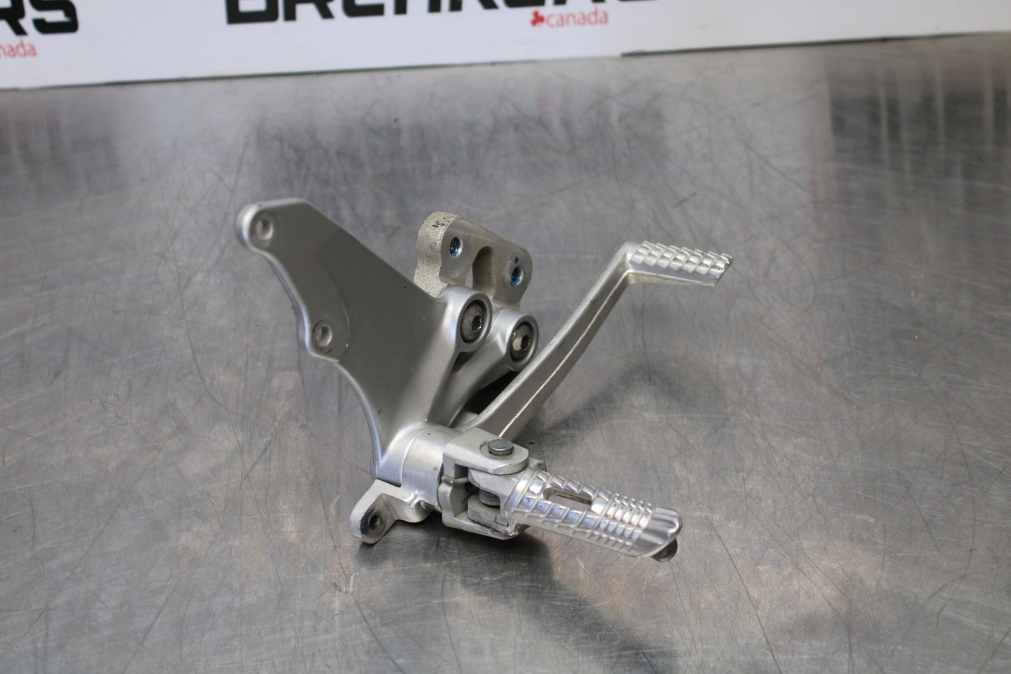 06-07 SUZUKI GSXR 600 RIGHT REARSET REAR SET DRIVER FOOT PEG REST STOP BB170