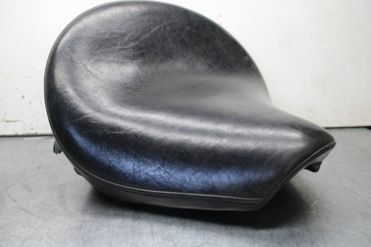 99-00 YAMAHA V STAR 1100 FRONT DRIVERS SEAT BB711