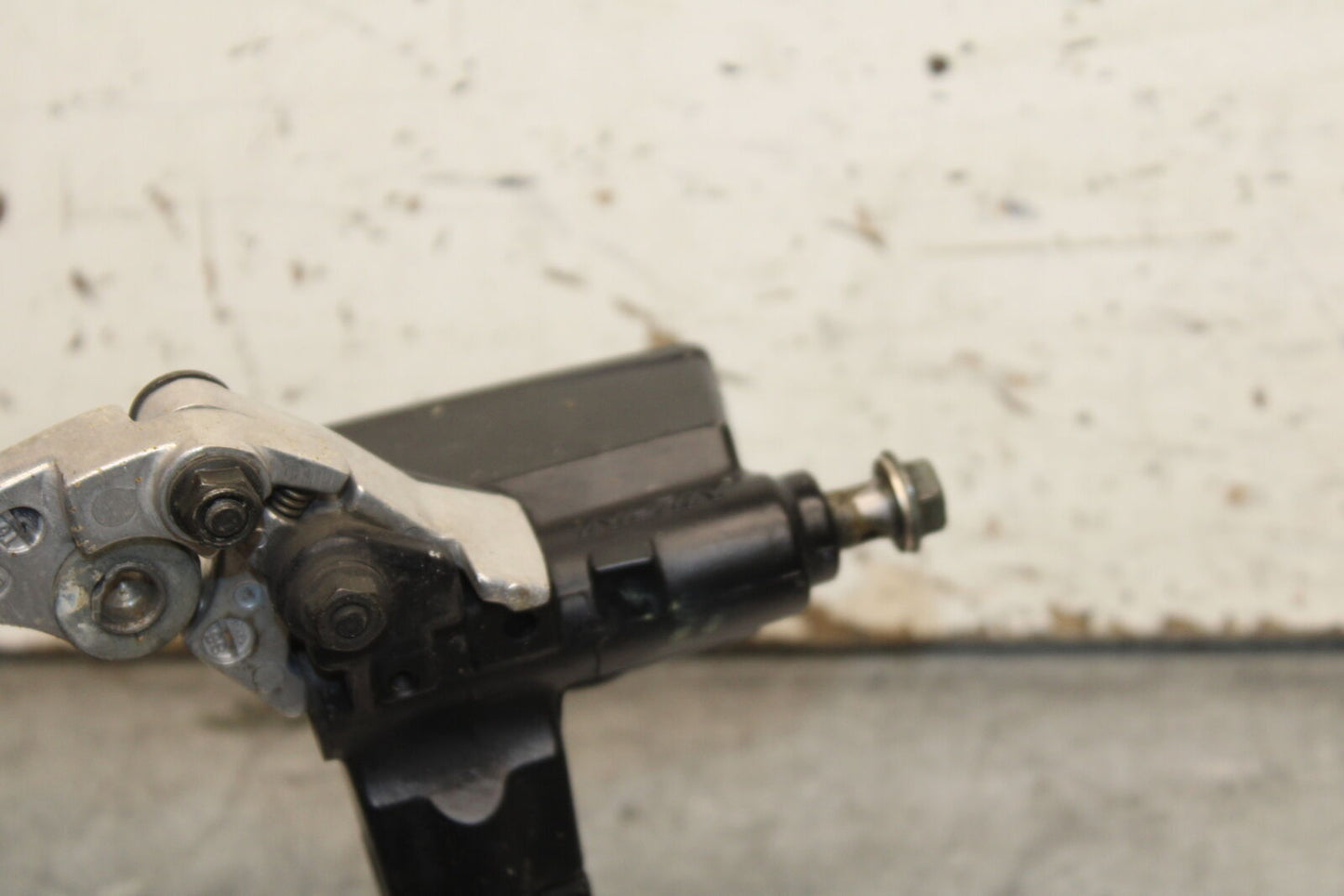 04-05 SUZUKI KATANA 750 GSX750F FRONT BRAKE MASTER CYLINDER w/ LEVER BB110