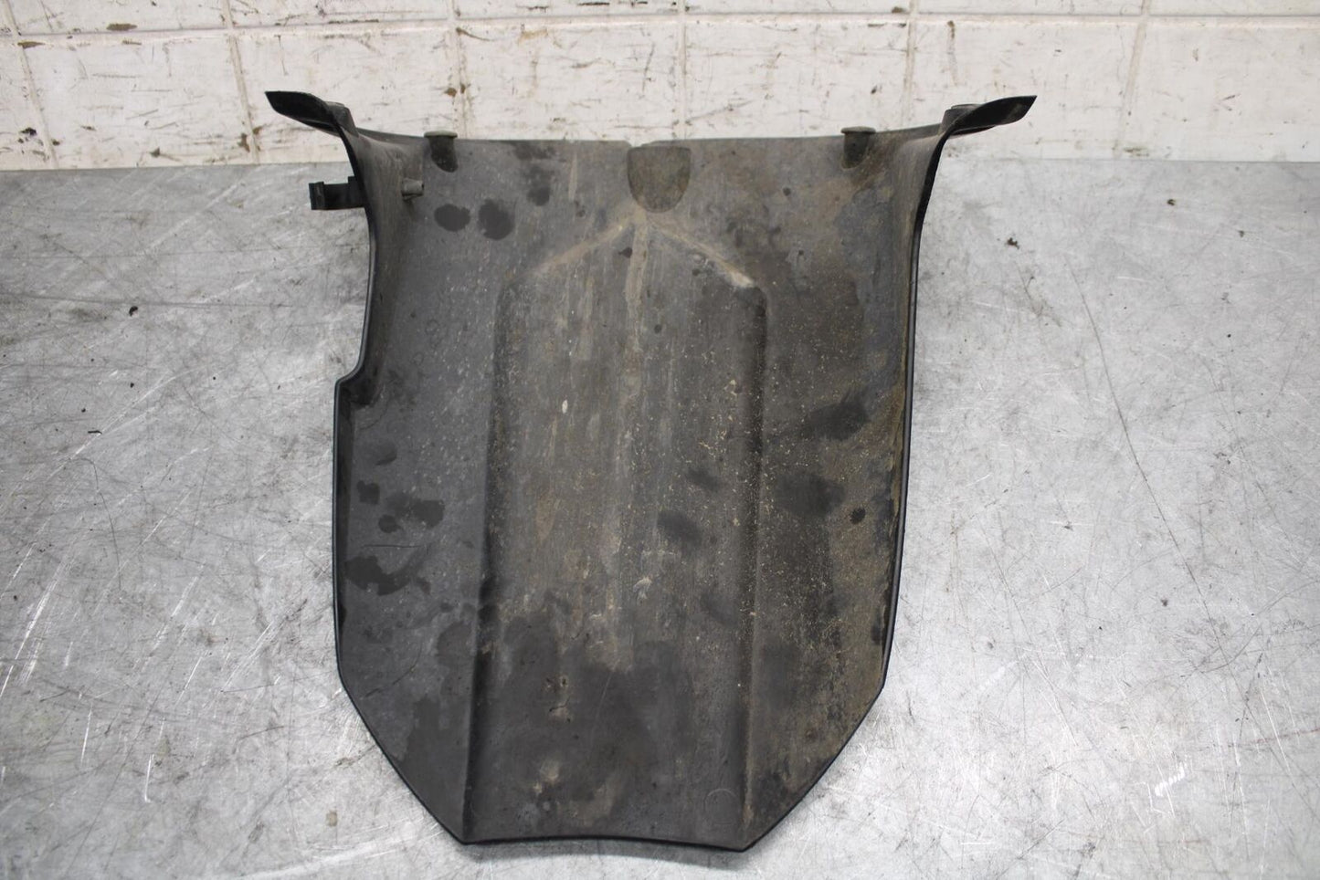 2003 Yamaha YZF R6 REAR BACK WHEEL TIRE HUGGER FENDER 5SL-21650-00-00 BB539