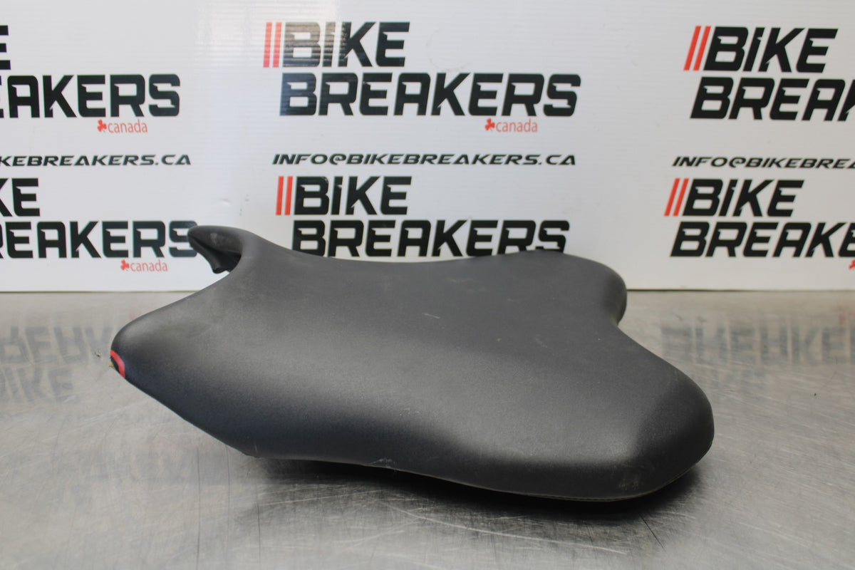 06-07 YAMAHA YZF R6 FRONT DRIVERS SEAT PAD SADDLE PILLION BB763