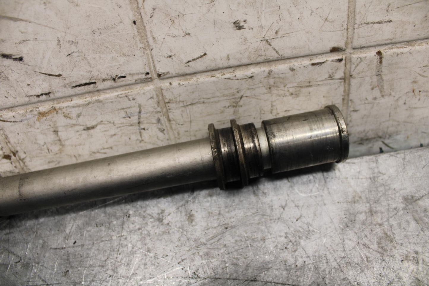 2009 Kawasaki Ninja ZX6R ZX600R FRONT WHEEL RIM AXLE PIVOT BOLT 41068-0034 BB538