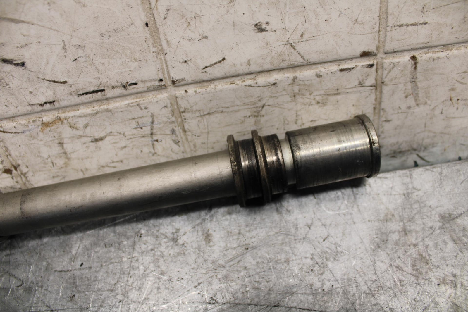 2009 Kawasaki Ninja ZX6R ZX600R FRONT WHEEL RIM AXLE PIVOT BOLT 41068-0034 BB538