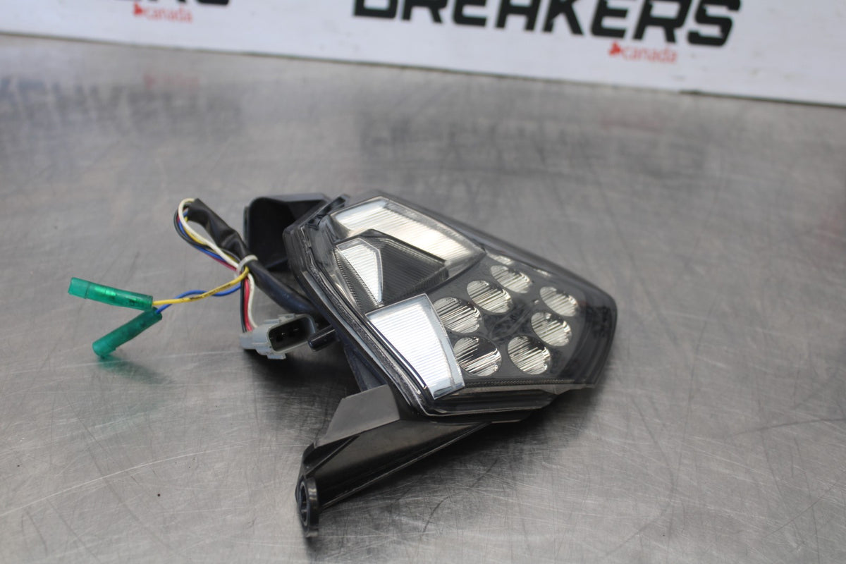 08 KAWASAKI NINJA ZX10R AFTERMARKET REAR TAIL TAILLIGHT BACK BRAKE LIGHT BB902