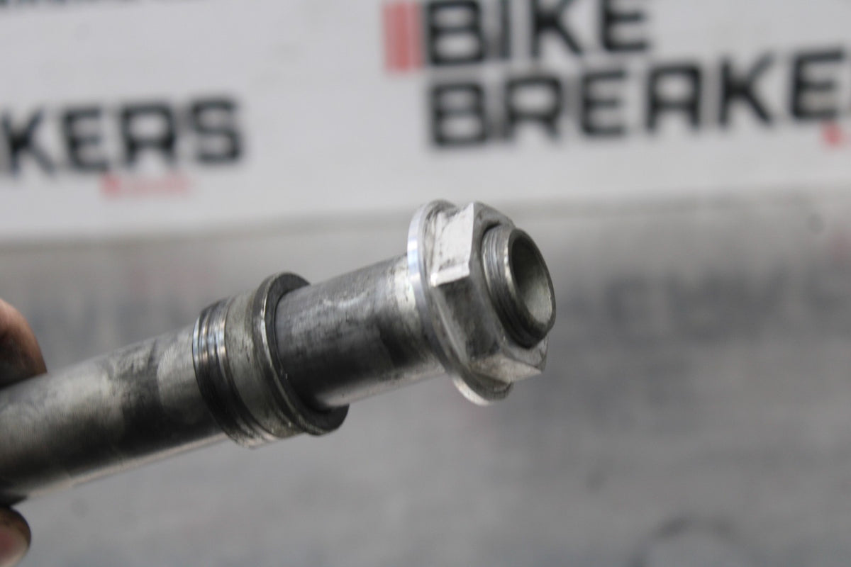 18 YAMAHA YZF R1  FRONT WHEEL RIM AXLE PIVOT BOLT BB838