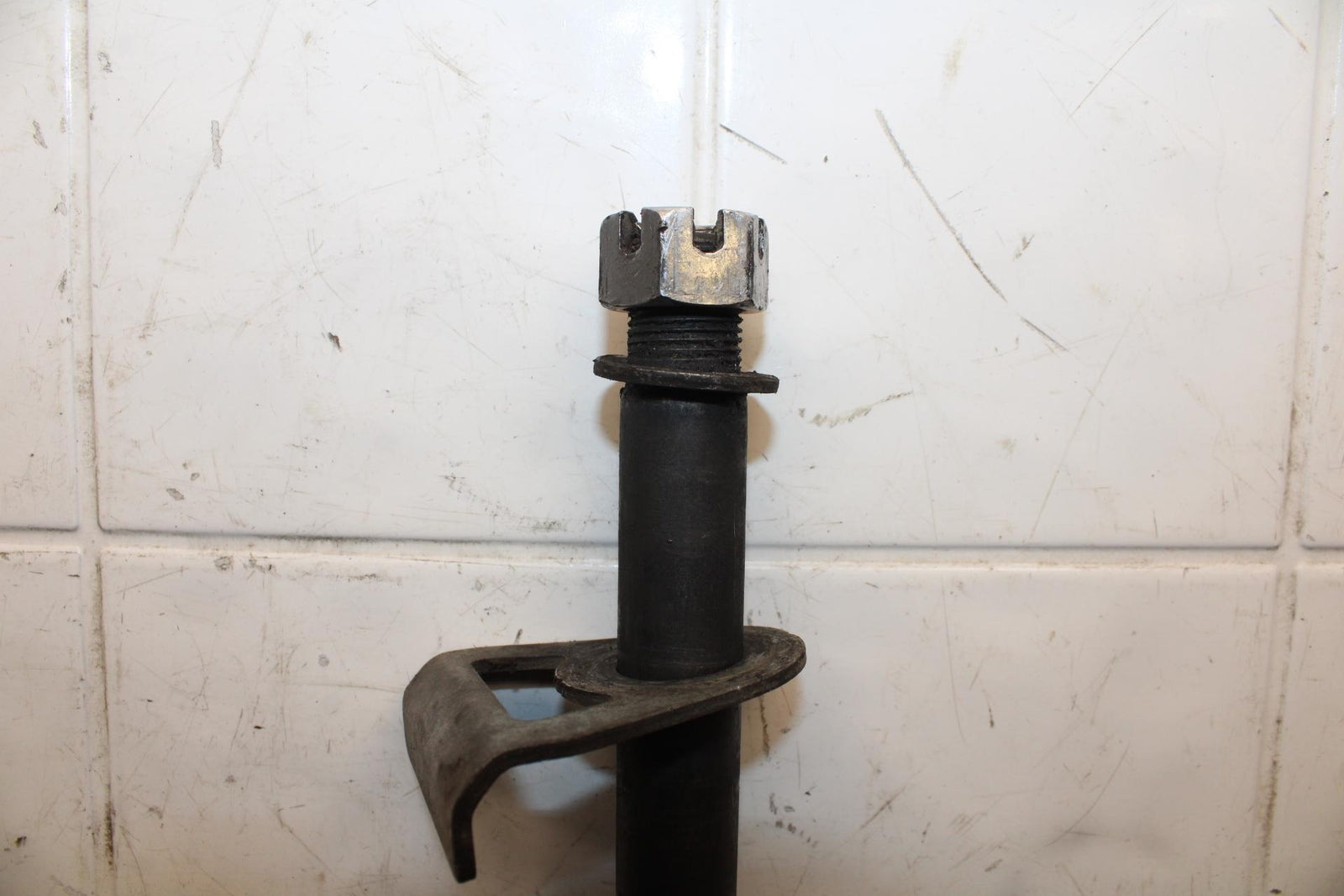 2006 Suzuki SV650S REAR AXLE BACK WHEEL RIM PIVOT BOLT AXEL BB65