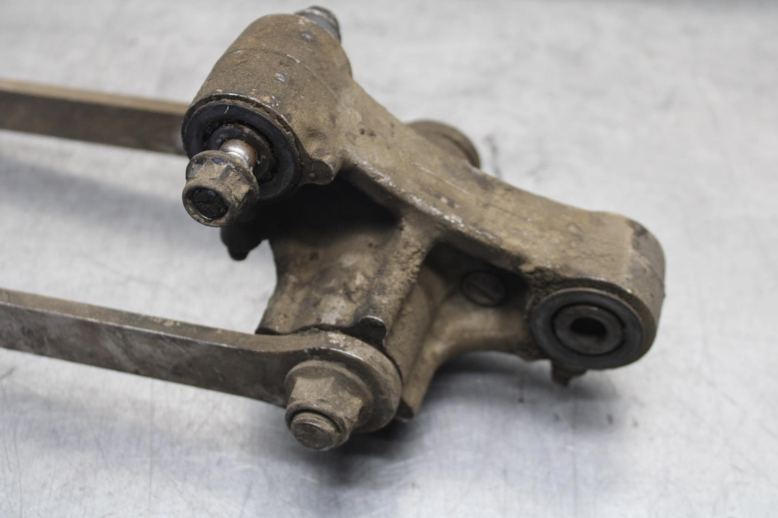 03 KAWASAKI NINJA ZX6RR ZX600K REAR DOGBONE SHOCK LINKAGE LINK BB105