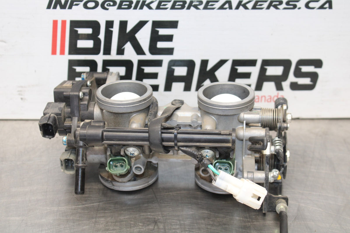 12-16 KAWASAKI NINJA 650 EX650F ABS MAIN FUEL INJECTORS / THROTTLE BODIES  BB860
