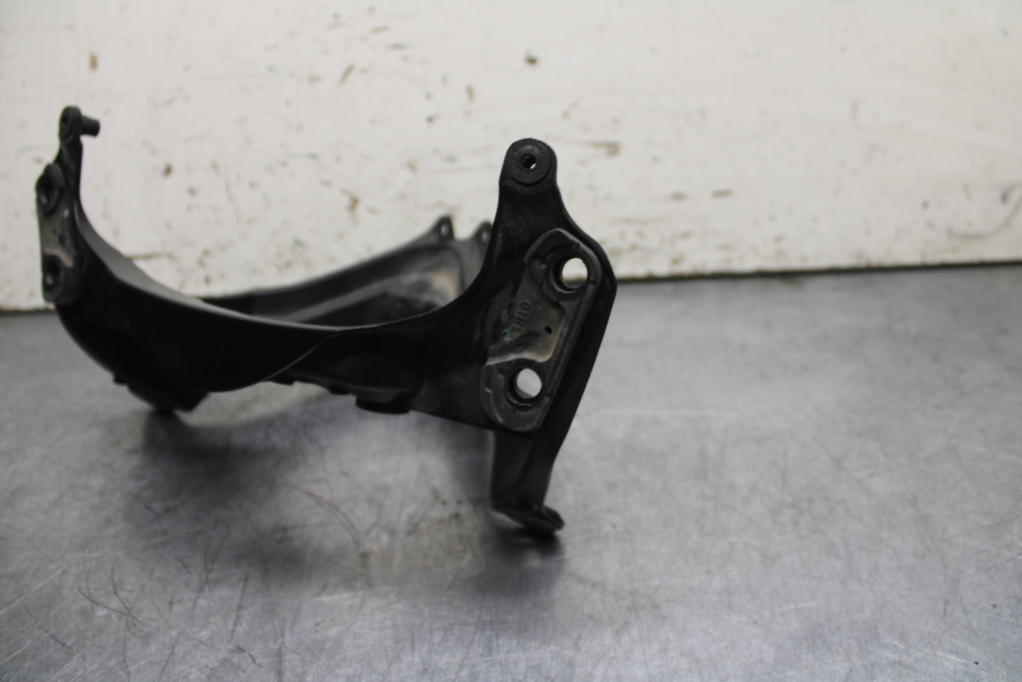 06-07 SUZUKI GSXR750 OEM UPPER FAIRING MIRROR GAUGES STAY BRACKET BB110