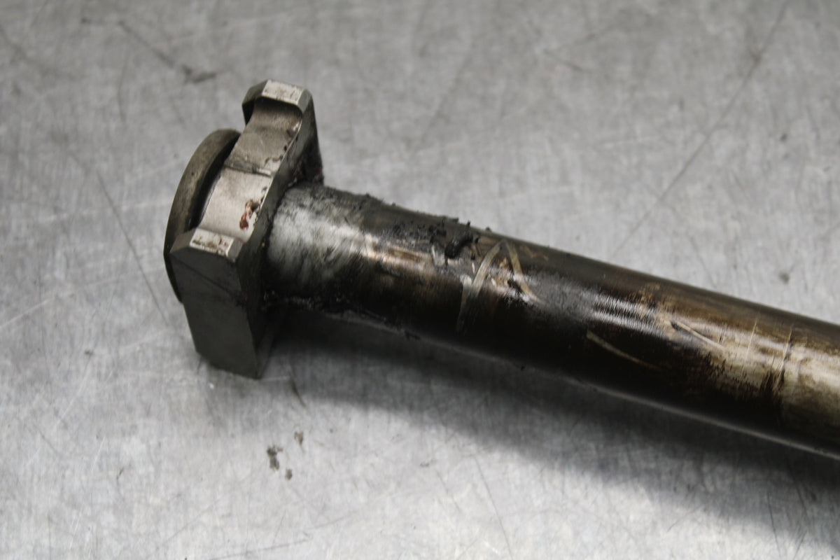 05-06 HONDA CBR600RR REAR AXLE BACK WHEEL RIM PIVOT BOLT AXEL BB727