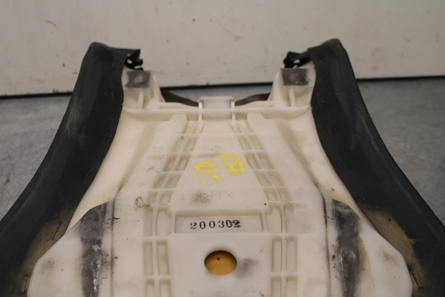 2007 Yamaha YZF R1 FRONT DRIVERS SEAT PAD SADDLE PILLION 4C8-24710-00-00 BB483