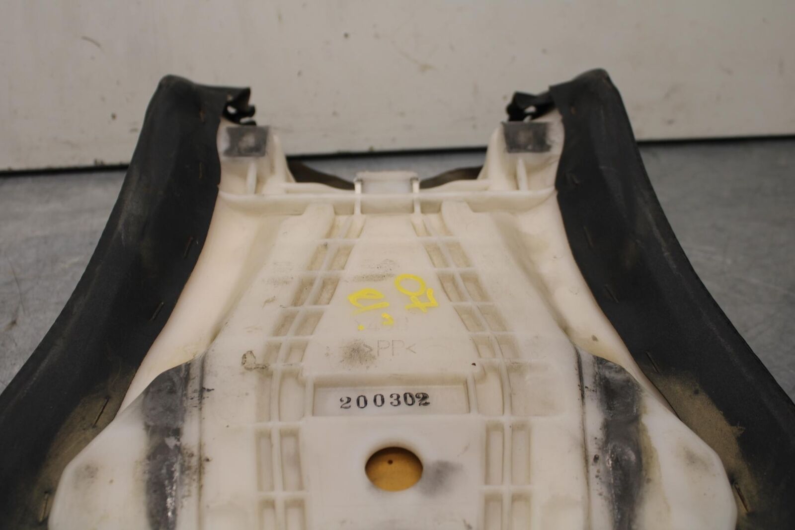 2007 Yamaha YZF R1 FRONT DRIVERS SEAT PAD SADDLE PILLION 4C8-24710-00-00 BB483