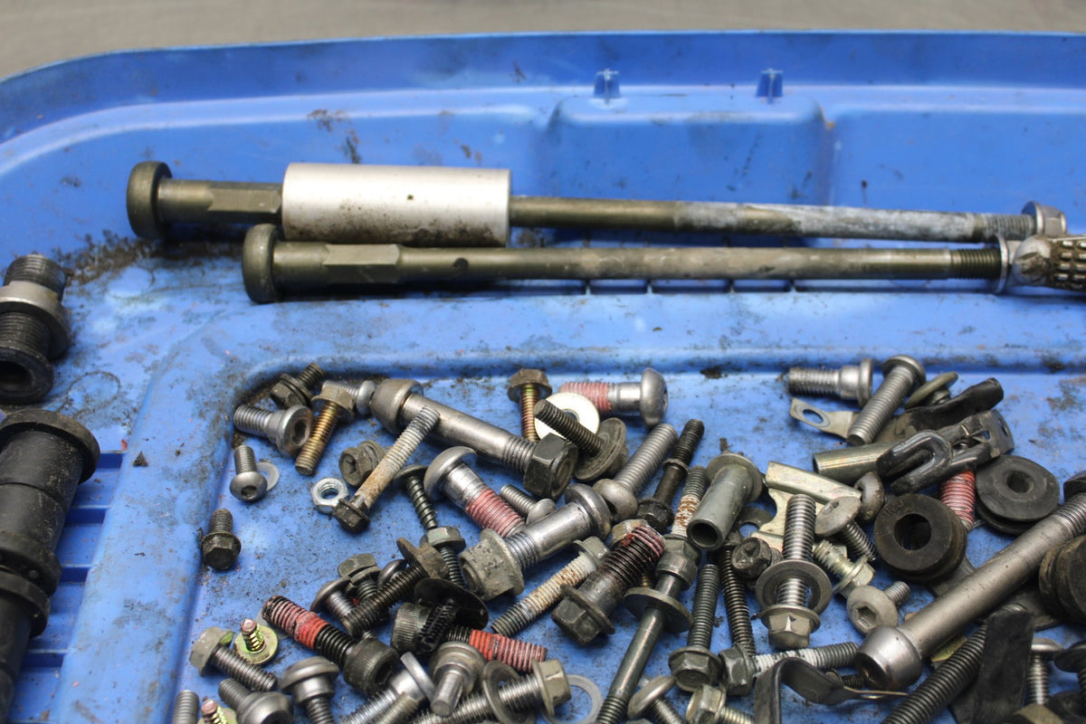 05-06 KAWASAKI NINJA ZX6R LEFTOVER MOUNTING BOLTS HARDWARE SCREWS BB877