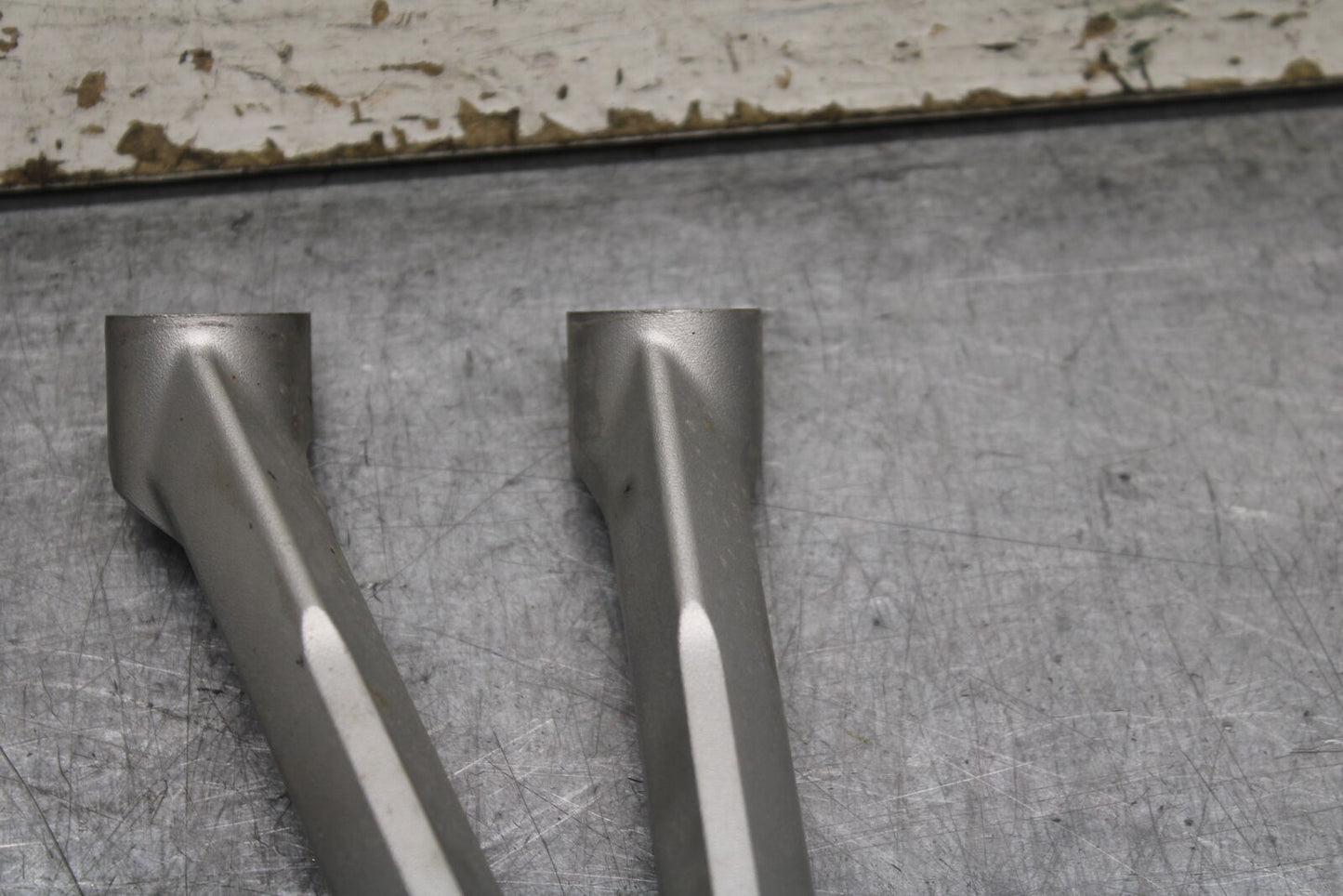 05-08 SUZUKI GSXR1000 REAR BACK PASSENGER PEG SET PAIR BB113