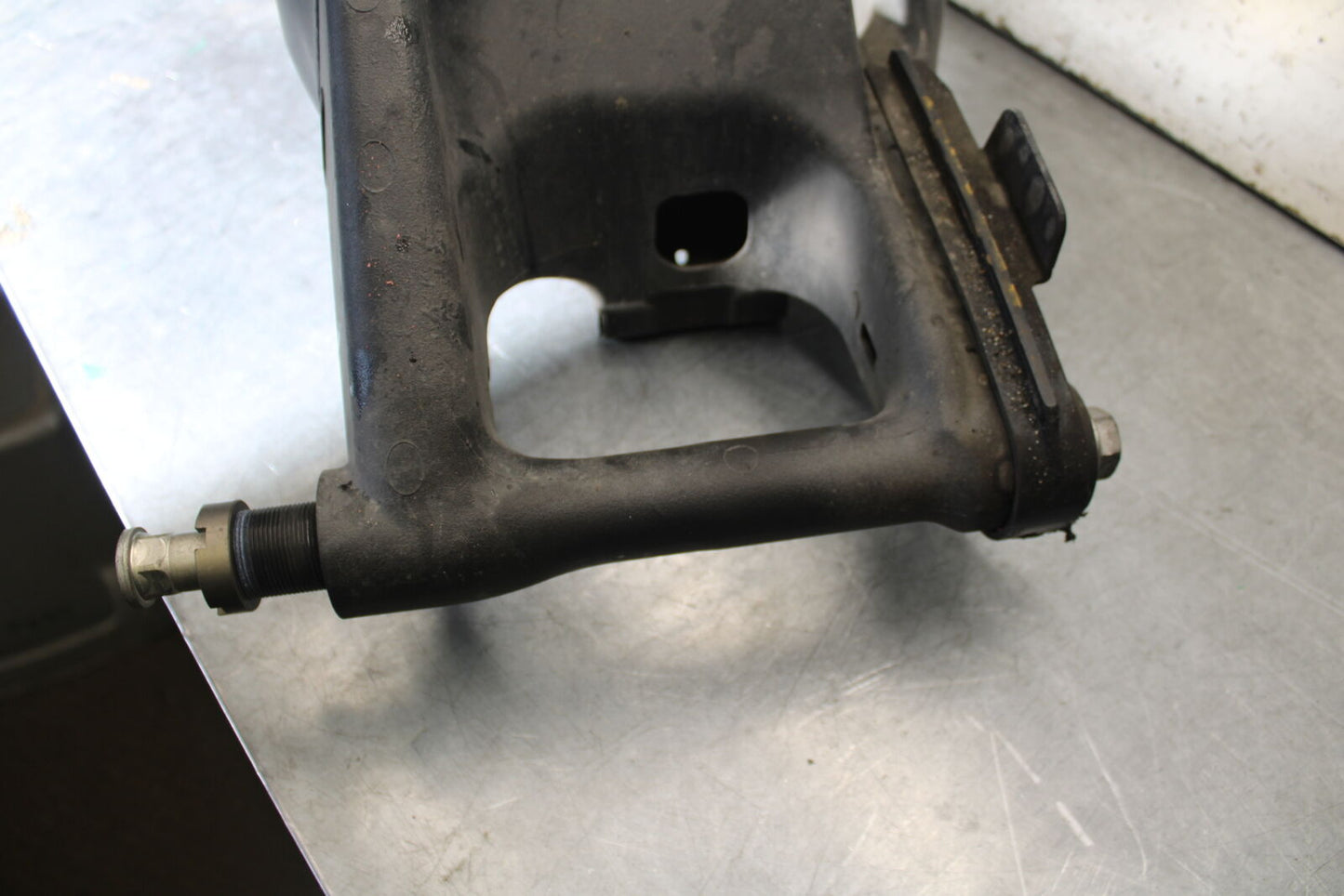 09-12 KAWASAKI NINJA ZX6R REAR SWINGARM BACK SWING ARM 33001-0212 BB698