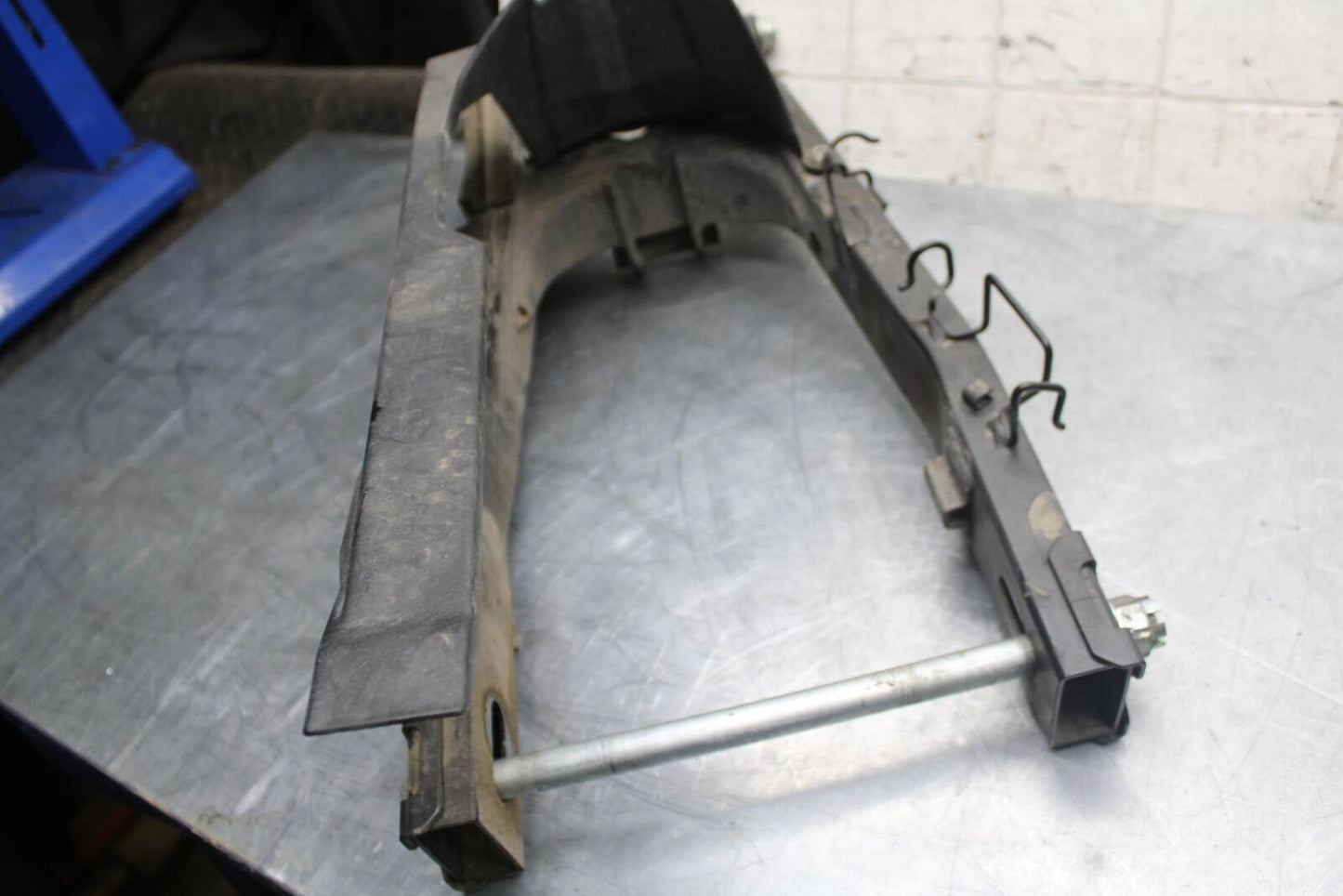 2013 Kawasaki Ninja 300 EX300B ABS REAR SWINGARM BACK SUSPENSION SWING ARM BB518