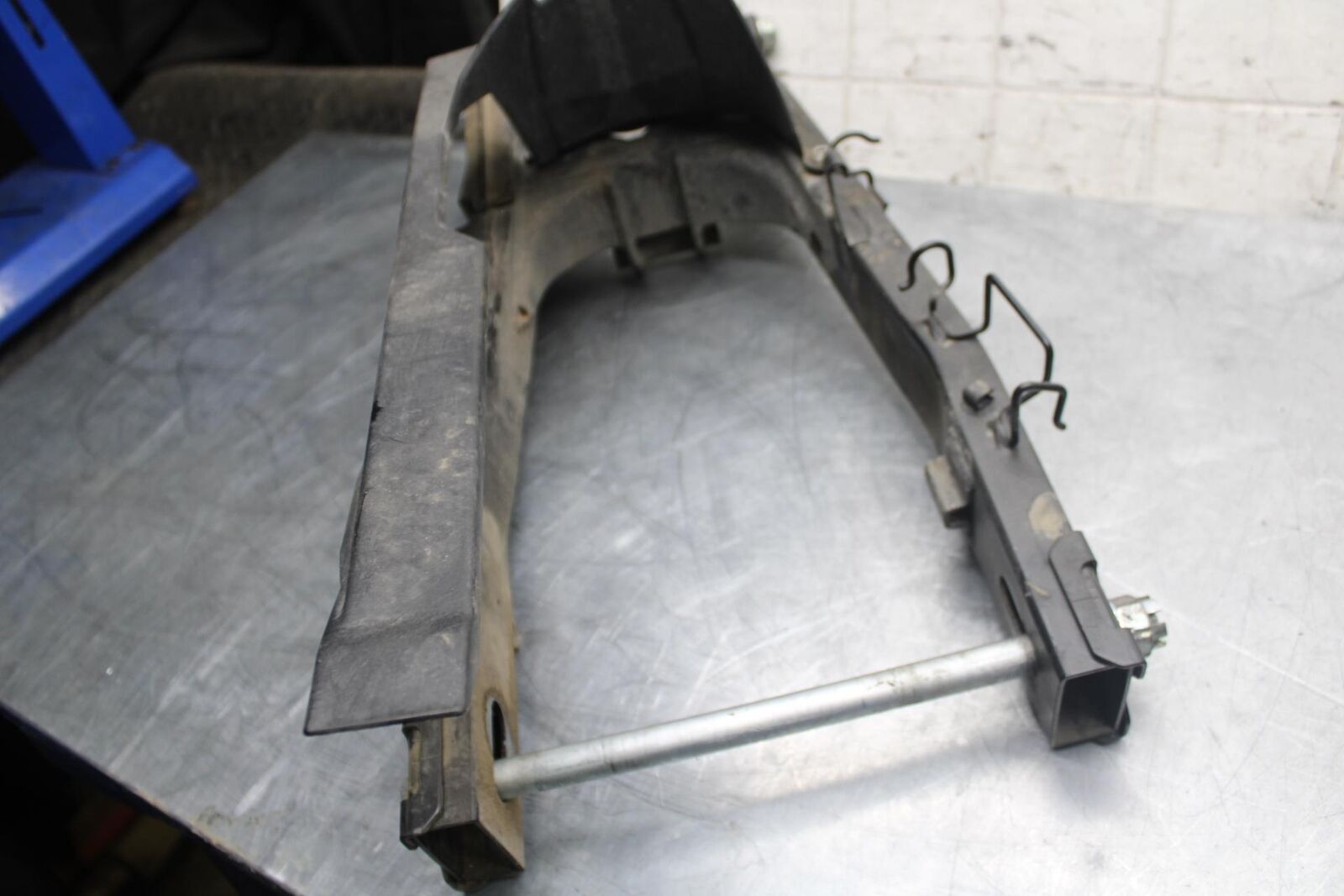 2013 Kawasaki Ninja 300 EX300B ABS REAR SWINGARM BACK SUSPENSION SWING ARM BB518