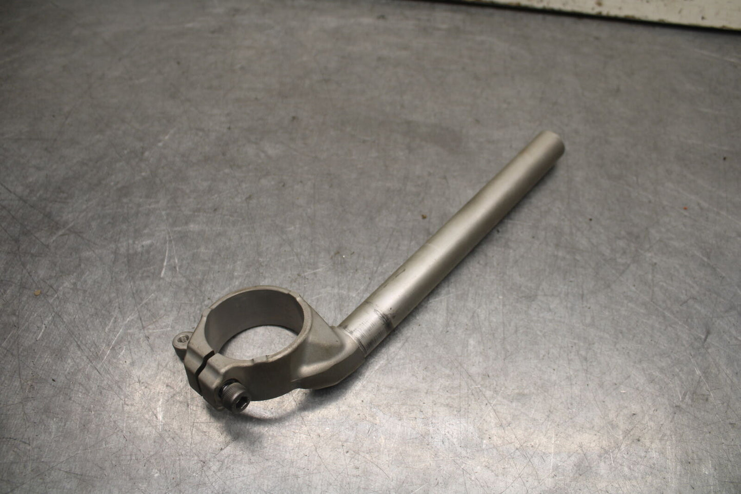 09-14 YAMAHA YZF R1 RIGHT CLIP ON HANDLEBAR 14B-26122-00-00 BB696