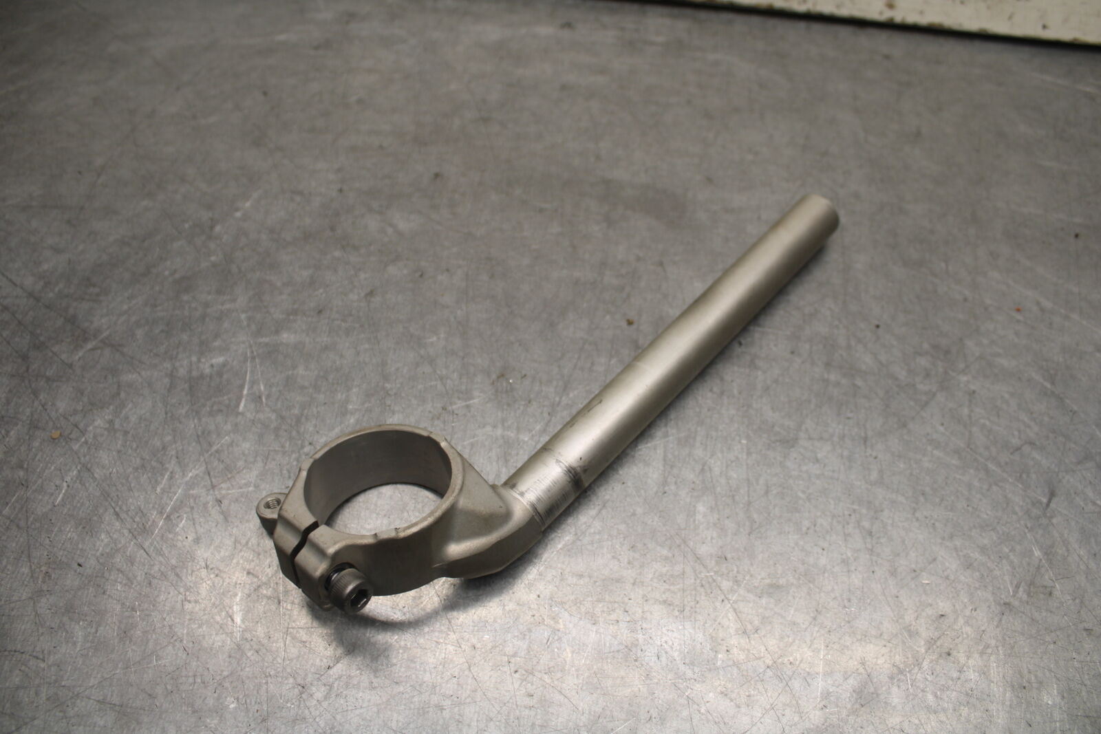 09-14 YAMAHA YZF R1 RIGHT CLIP ON HANDLEBAR 14B-26122-00-00 BB696