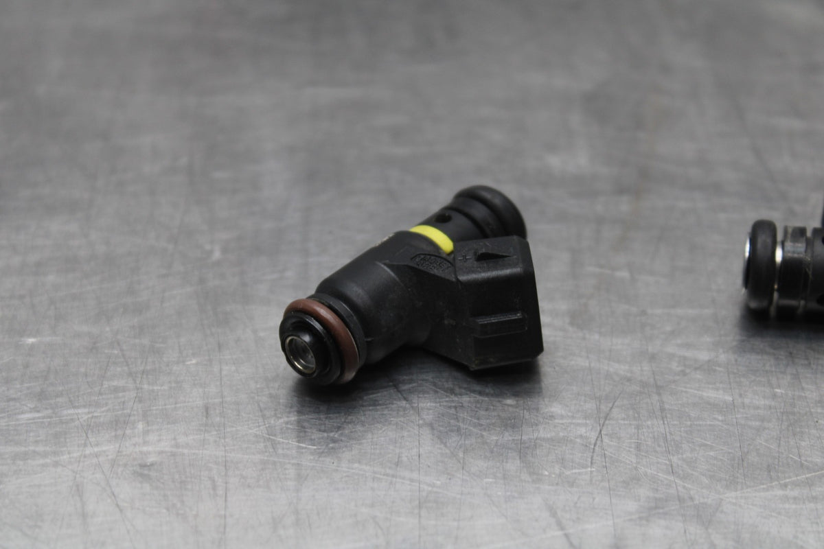 19 MOTO GUZZI V7 III FUEL INJECTOR SET PAIR BB831
