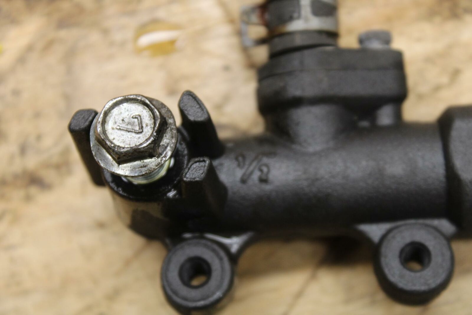 04-09 SUZUKI GS500F REAR BACK BRAKE MASTER CYLINDER W RESERVOIR BB335