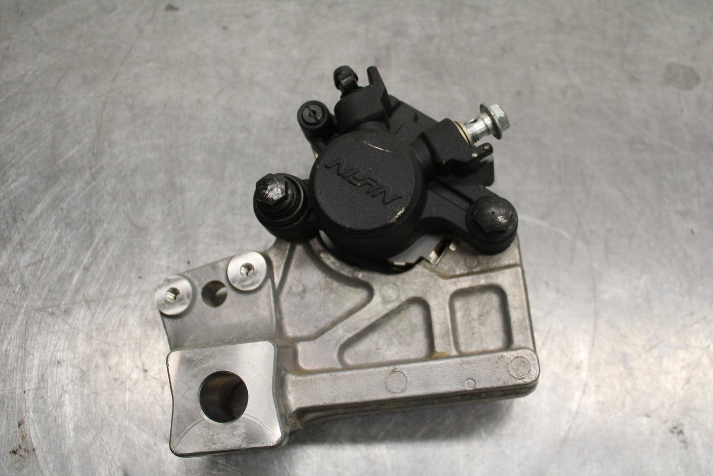 13-16 SUZUKI BANDIT 1250S ABS REAR BACK BRAKE CALIPER W MOUNT BRACKET BB134