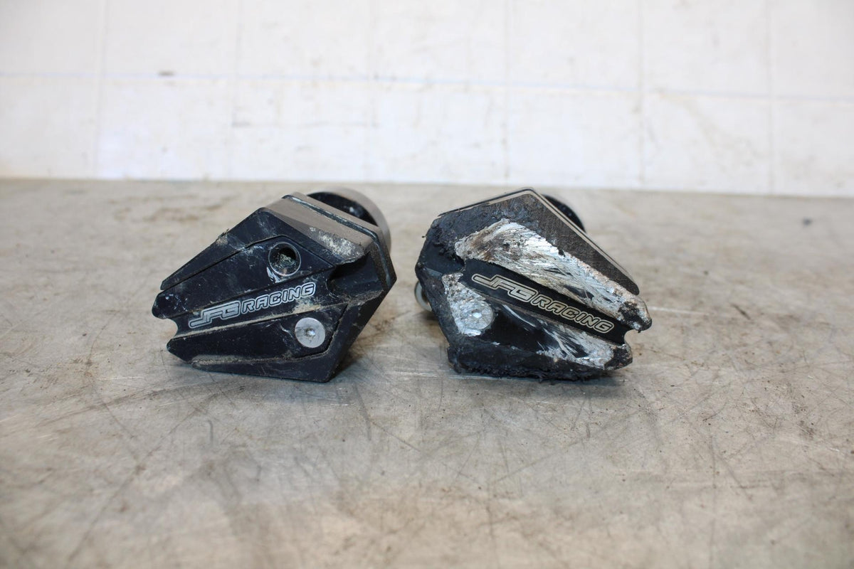 08-16 YAMAHA YZF R6 FRAME SLIDERS SET BB431