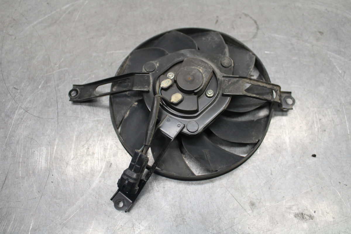 17-21 HONDA CBR1000RR SP RIGHT ENGINE RADIATOR COOLING FAN MOTOR BB681