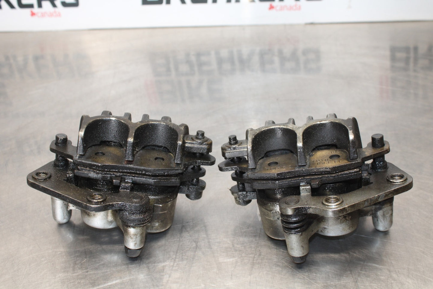 03-08 KAWASAKI VULCAN 1600 RIGHT LEFT FRONT BRAKE CALIPER SET PAIR BB196