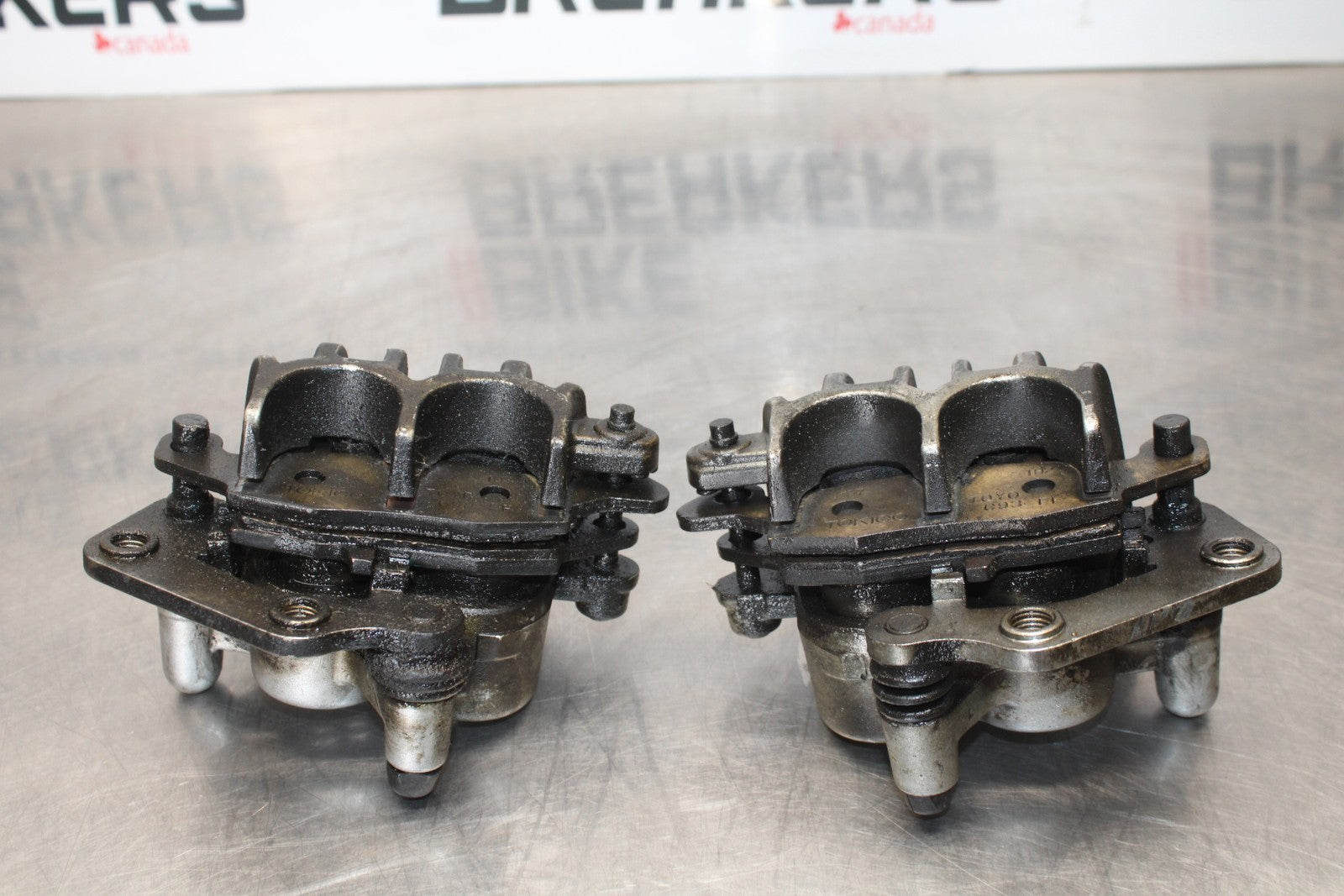 03-08 KAWASAKI VULCAN 1600 RIGHT LEFT FRONT BRAKE CALIPER SET PAIR BB196