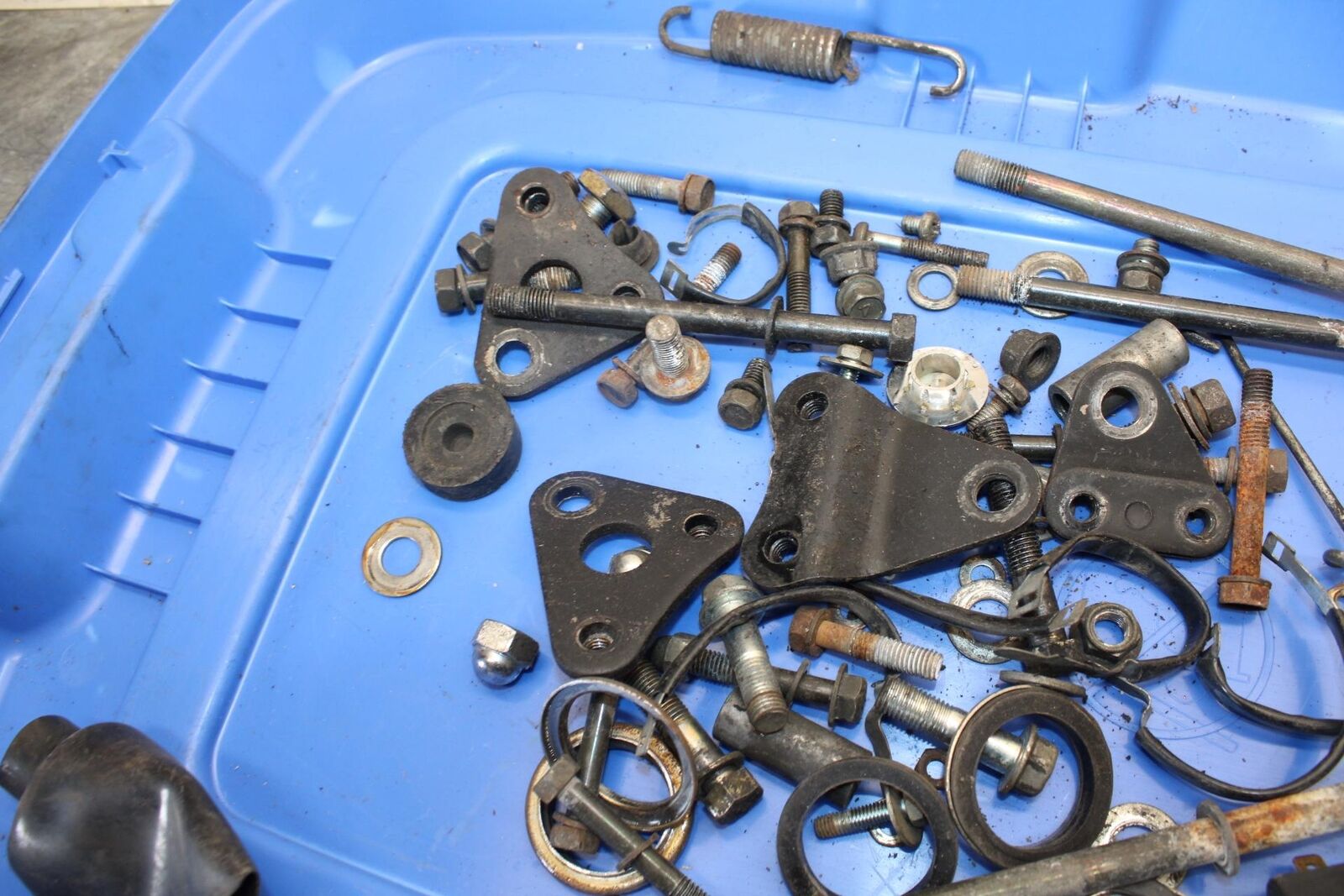 1982 Suzuki GS450L LEFTOVER MOUNTING BOLTS HARDWARE MOTOR SCREWS BB52