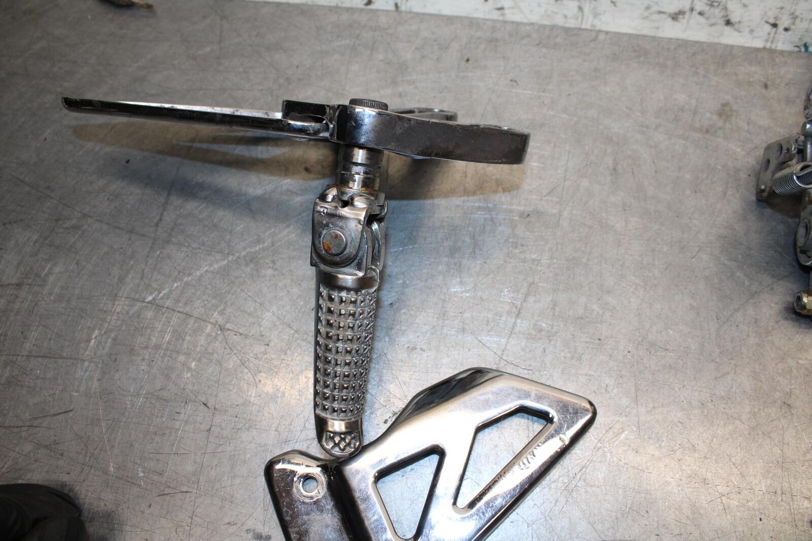 2001 Suzuki GSXR750 CHROME FRONT FOOT RESTS PEGS STEPS SET PAIR BB553