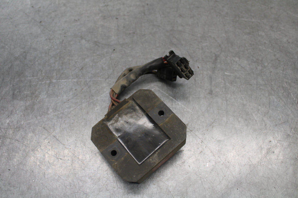 85-86 SUZUKI MADURA 1200 RECTIFIER VOLTAGE REGULATOR  BB691