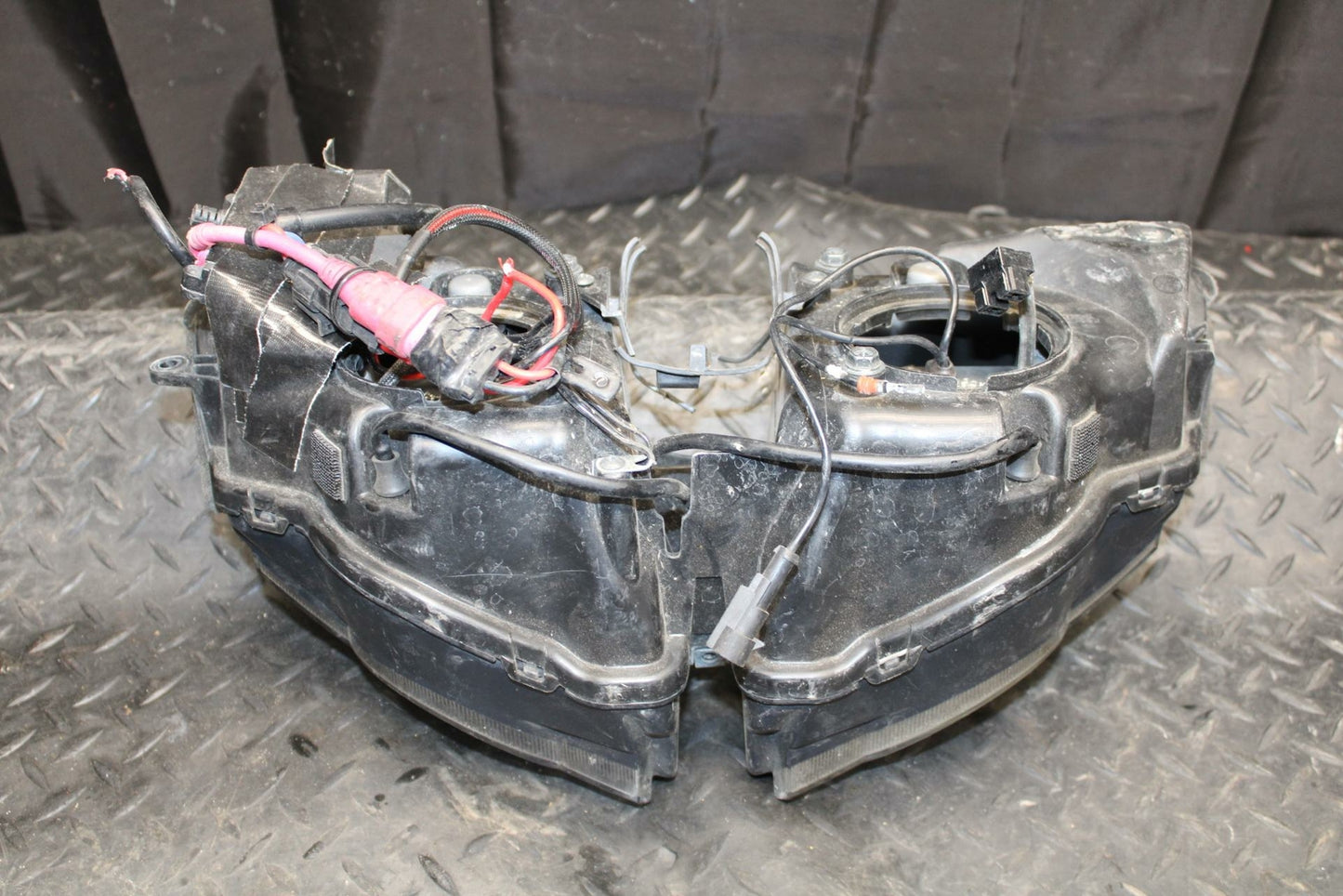 10-11 HONDA CBR1000RR FRONT HEADLIGHT HEAD LIGHT LAMP BB228