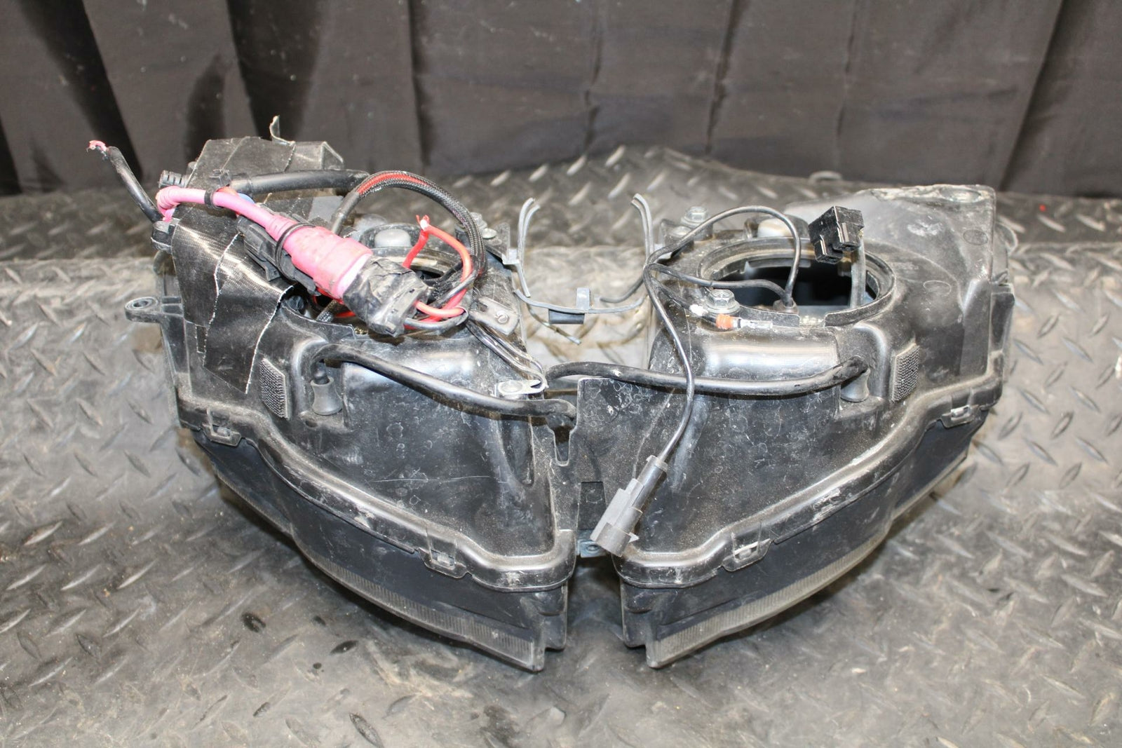 10-11 HONDA CBR1000RR FRONT HEADLIGHT HEAD LIGHT LAMP BB228