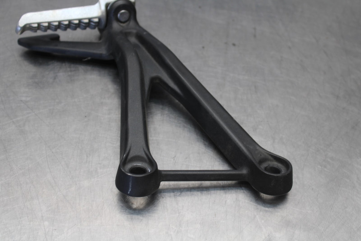 23-26 KAWASAKI NINJA ZX4RR LEFT REAR BACK PASSENGER PEG BB898