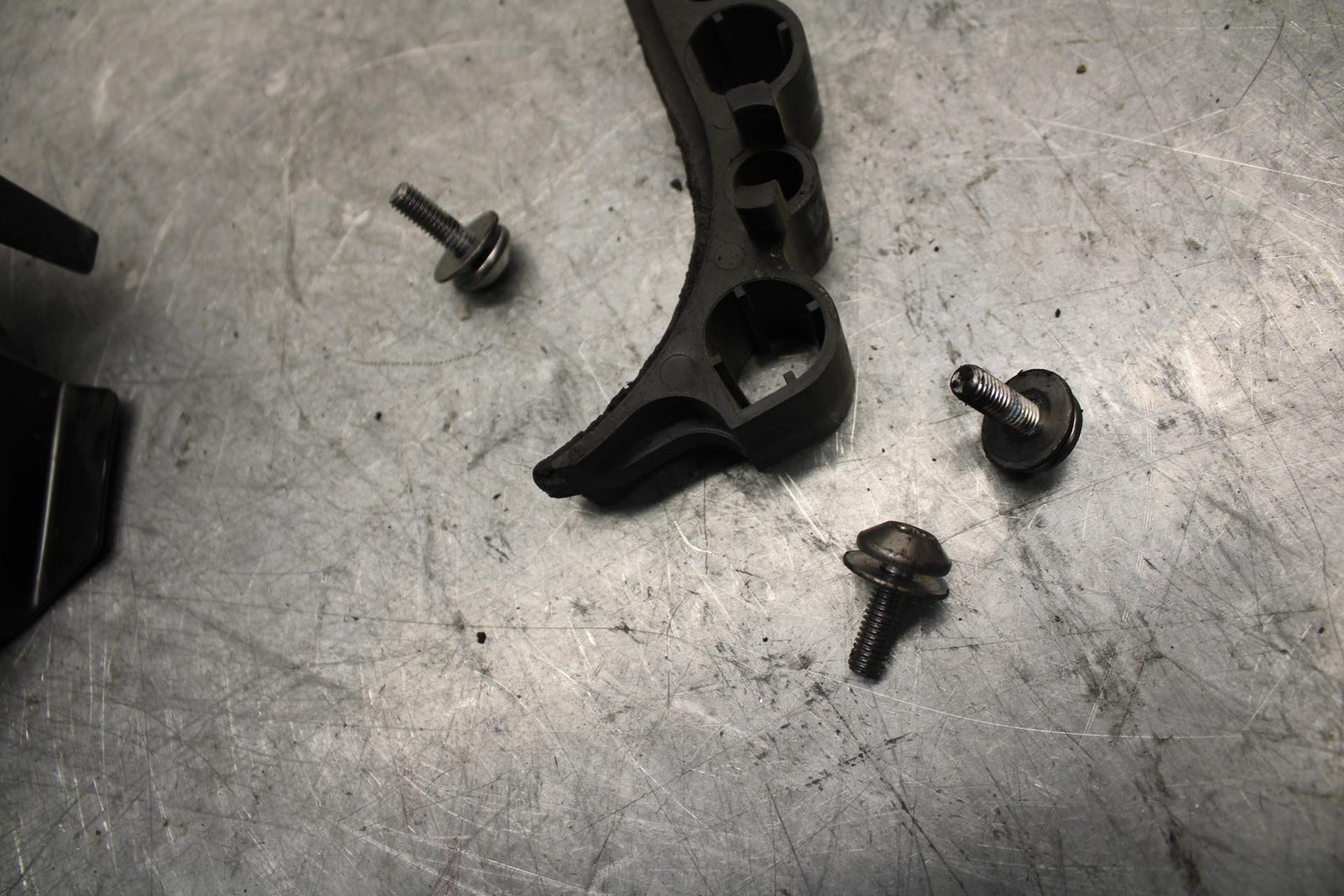 2015 Yamaha FJ09 ENGINE SPROCKET COVER BB41