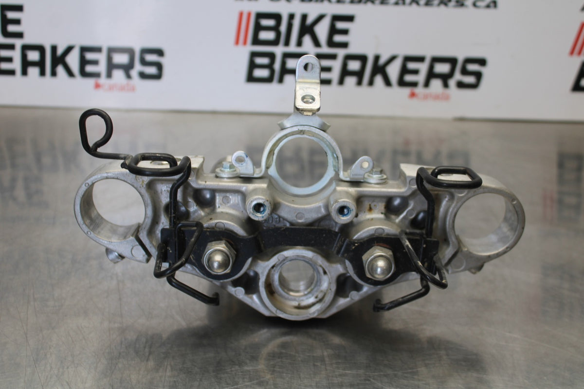 09 YAMAHA V STAR 950 FORKS UPPER TRIPLE TREE CLAMP BB172