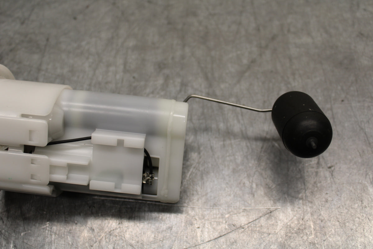 22-24 YAMAHA XSR900 FUEL PUMP GAS PETROL SENDER UNIT BB710