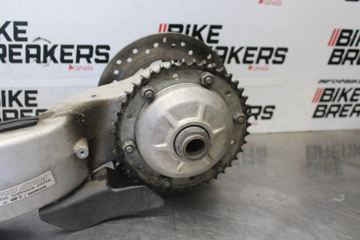 06-07 HONDA INTERCEPTOR 800 VFR800 REAR SWINGARM BACK SUSPENSION SWING ARM BB917