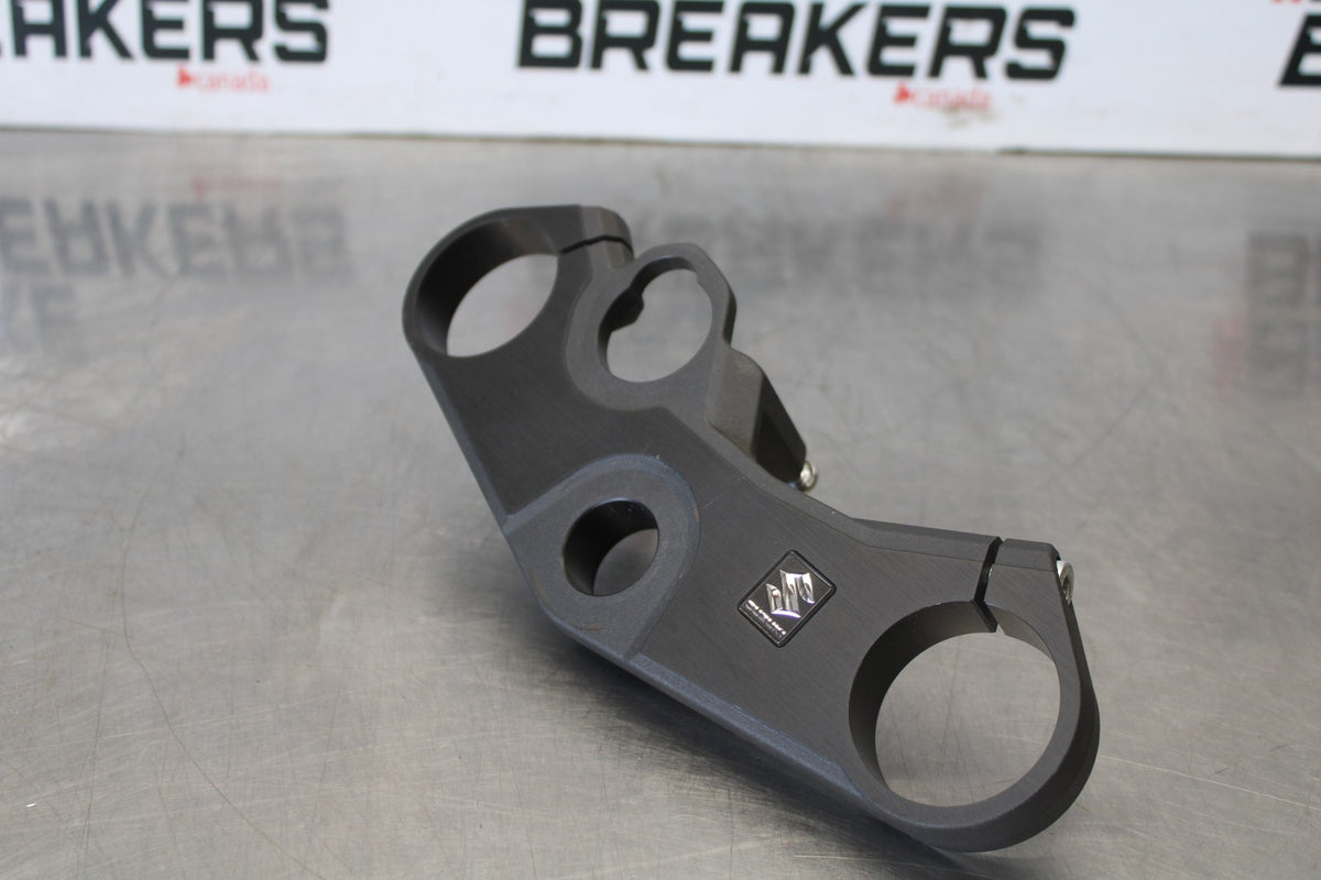 11-26 SUZUKI GSXR750 NEW TAKE OFF FORKS UPPER TRIPLE TREE CLAMP BB882