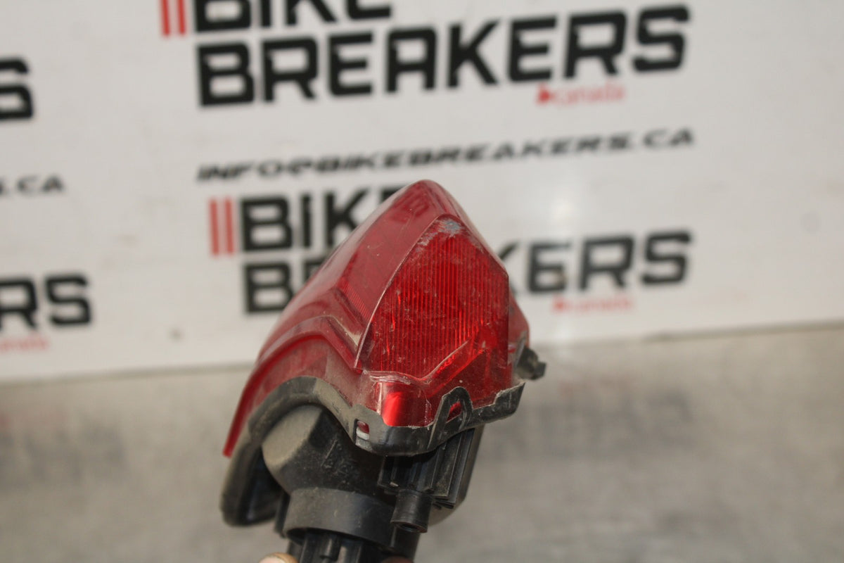04-09 YAMAHA FZ6 REAR TAIL TAILLIGHT BACK BRAKE LIGHT BB800