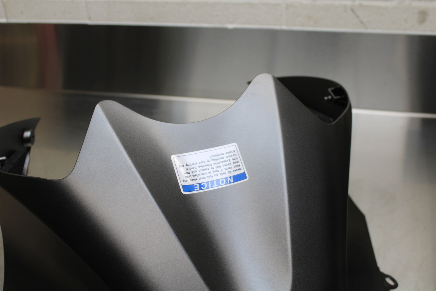 23-24 KAWASAKI NINJA ZX14R NEW!!! FRONT GAS TANK FAIRING COWL COVER TRIM BB141