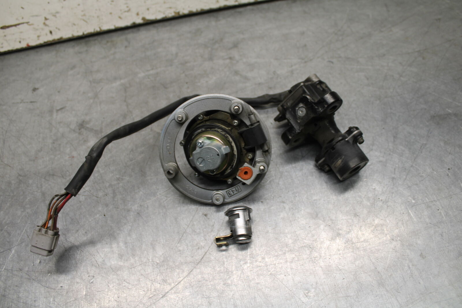 06-07 SUZUKI GSXR 600 IGNITION LOCK KEY SET W/ GAS CAP AND SEAT LOCK BB737